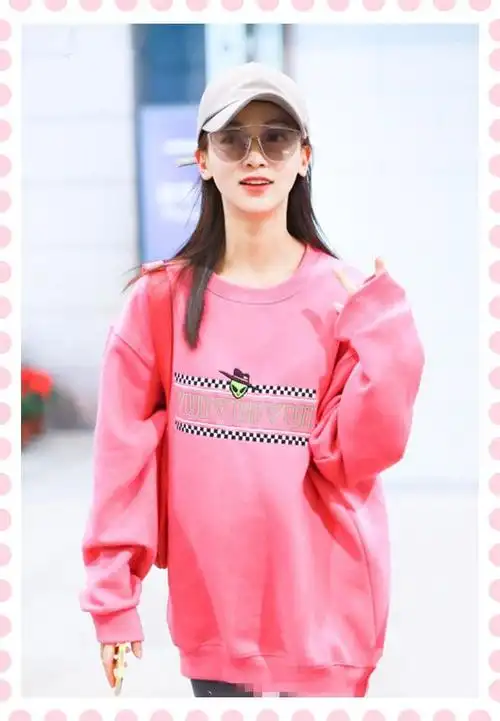 88斤吴谨言瘦到过分!s号紧身裤都撑不起来,直接穿童装算了!