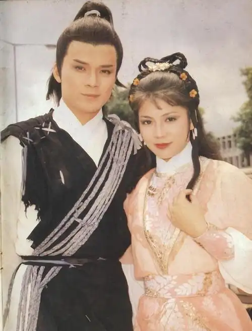 翁美玲葬礼回顾刘德华黄日华扶灵汤镇业悲痛神情喊骂