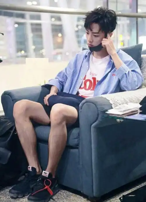人气偶像肖战不仅有小蛮腰山药腿也是无人能及