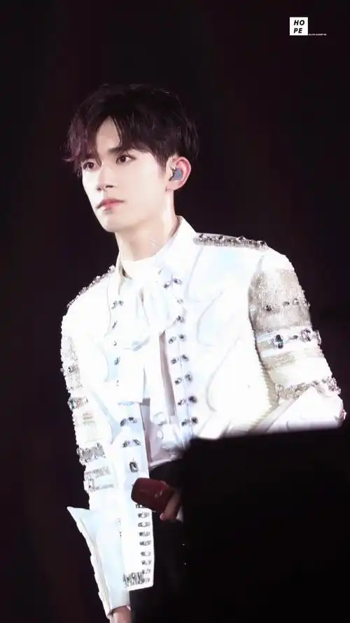 易烊千玺tfboys六周年告白演唱会高清