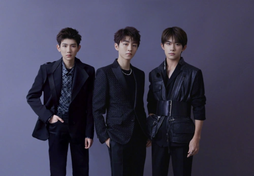 封面 张艺兴一心搞副业?吴磊张子枫有情况?秦俊杰侯梦瑶因戏生情?