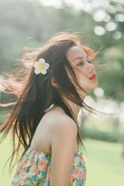 风吹过头发留下些许情绪