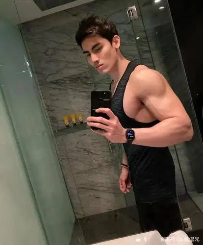 这一身完美的身材,真的很吸睛!