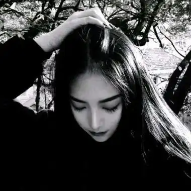 高冷气质黑白女生头像