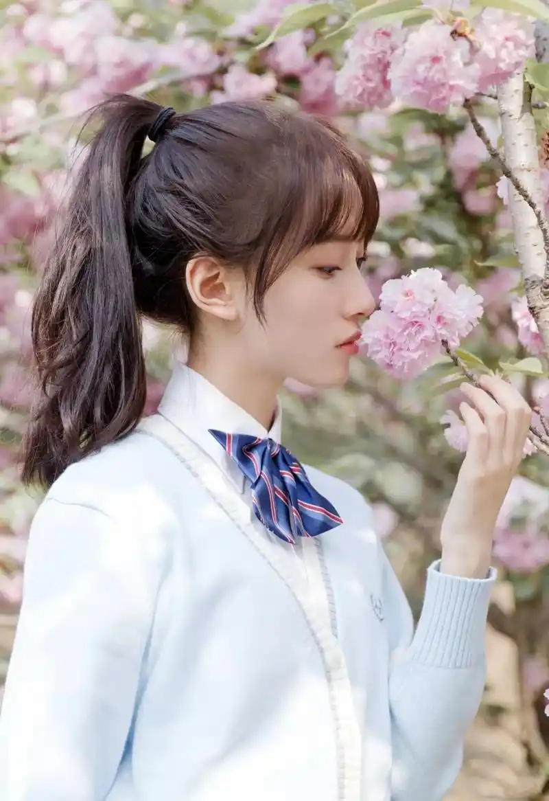 王梓莼,长相优雅甜美的素人校花