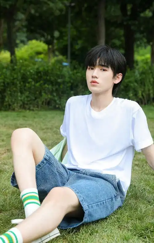 宋亚轩告别八月plog#宋亚轩晒绿色系plog告别八月96是清新鲜活敌