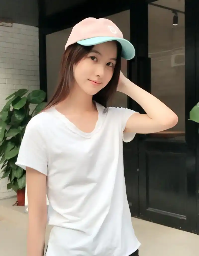 用素颜证件照打败奶茶妹的陈都灵,真实模样你竟没想到!