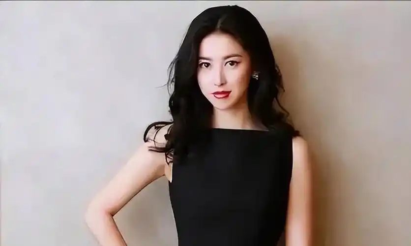 的观众,原来是有人在为张晚意饰演的"二强"要娶二婚的马素琴打抱不平