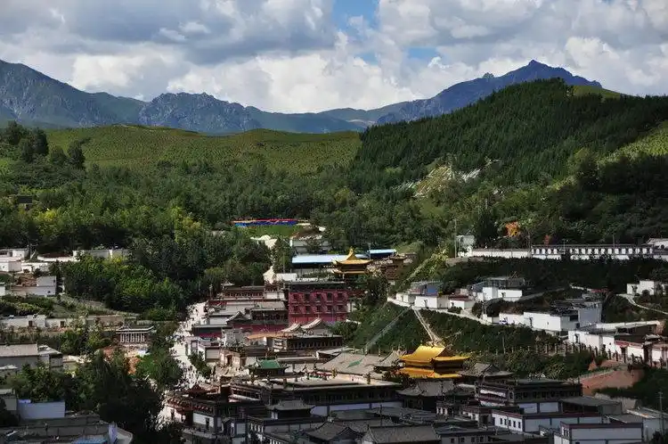 青海塔尔寺俯瞰