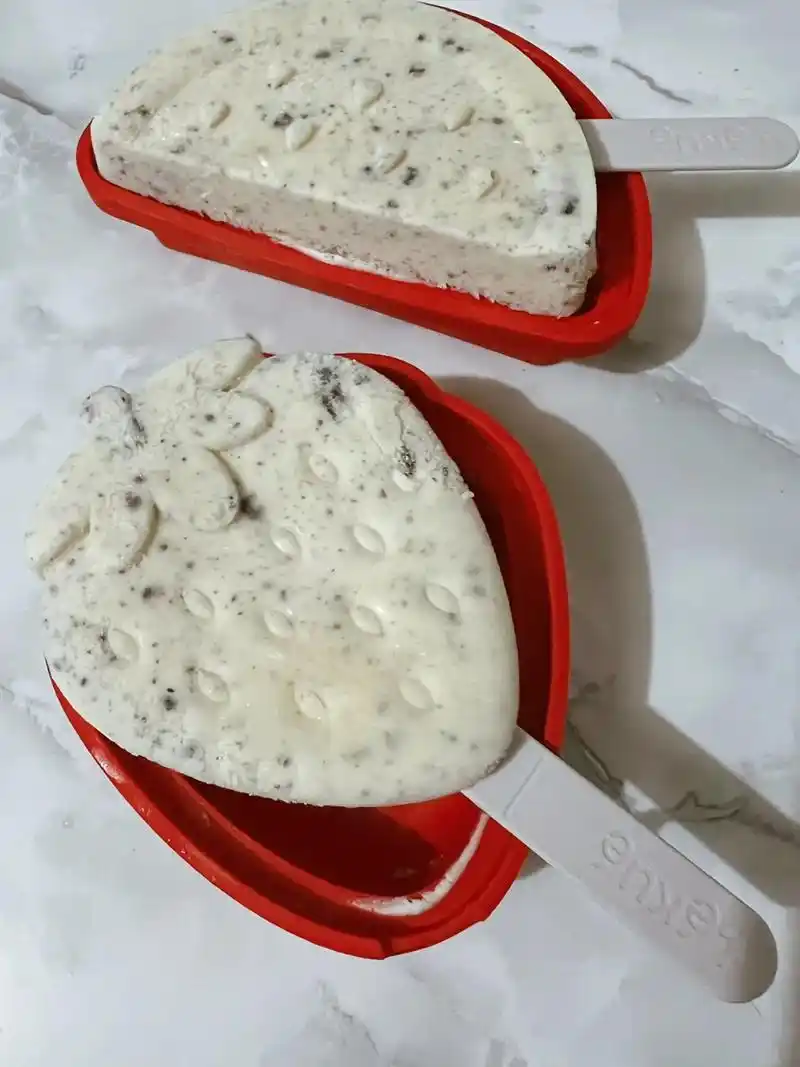 奥利奥奶油雪糕.这款雪糕松软香浓,无需熬制蛋奶酱,也不会有一 - 抖音