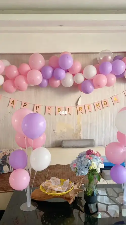 女宝宝家庭生日气球布置