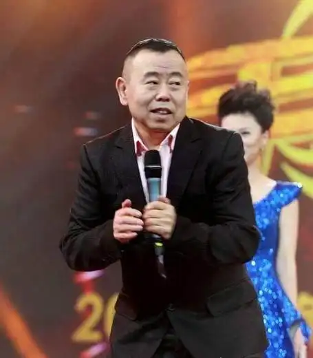 身高最矮的五个男明星(盘点娱乐圈中10大矮个男星)(2)