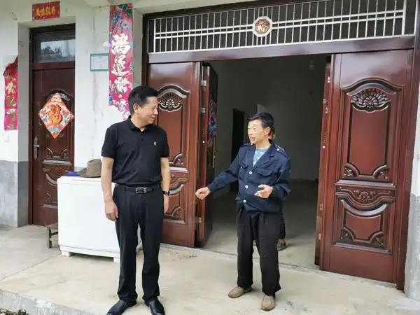 区长曹俊强深入两河镇,濂水镇检查调研脱贫攻坚工作 - 南郑要闻