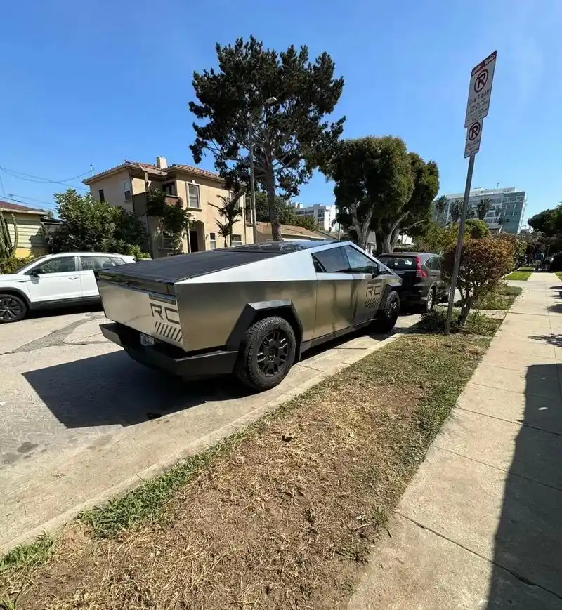 特斯拉的皮卡#赛博皮卡 #这才是男人的玩具 #特斯拉 - 抖音