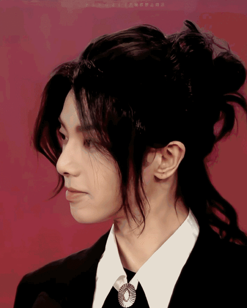 妹老师拍华晨宇 再拍两张##华晨宇加盟双11惊喜夜##华晨宇一个月才回