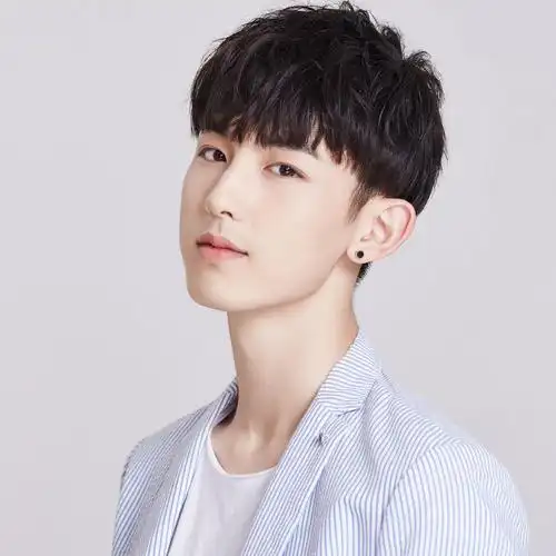 最近get一个词 打工人 #郭俊辰横店打工人vlog# - 西瓜视频