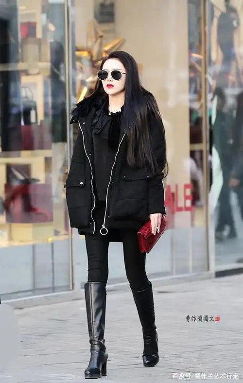 高筒靴搭配裤装,更有日常味道,美女在搭配中更能施展多种想法