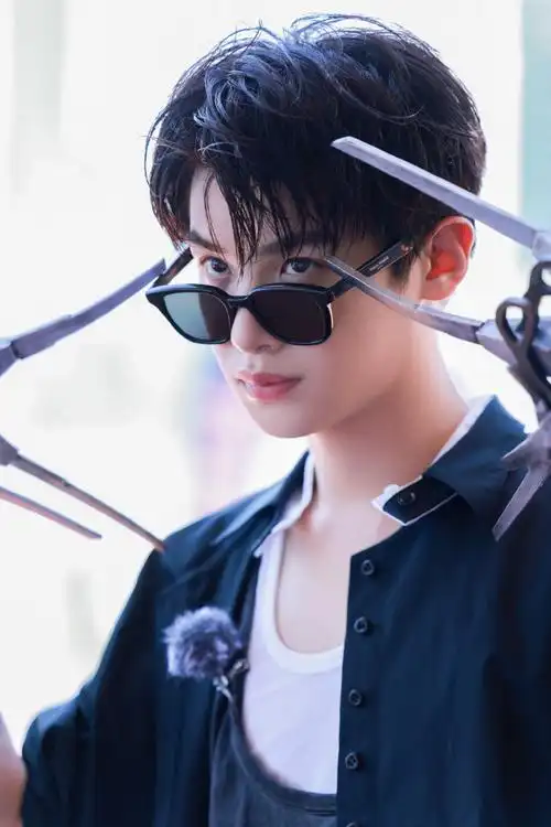 黄明昊全力以赴的行动派#王牌争夺战,剪刀手"爱德黄"@jjjustin0219