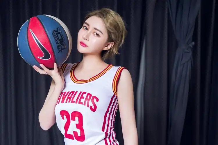 性感好身材篮球宝贝高清图片桌面壁纸