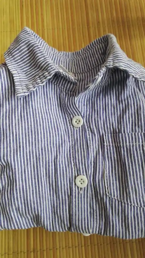 老师交给孩子们找纽扣的任务,我们找到了许多衣服搭配着不同款式的