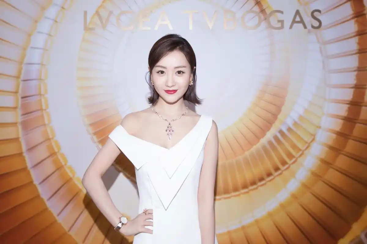 杨蓉能量月你的光环 始终闪耀