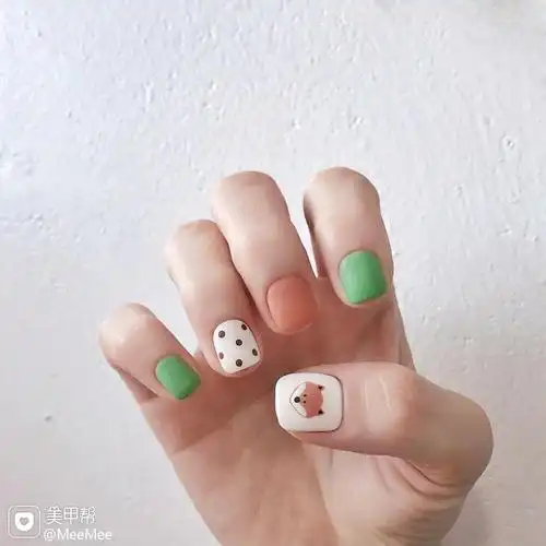 动物可爱绿色短甲美甲图片