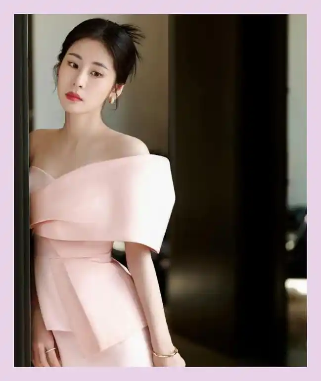 素颜争议!吴莫愁话题度爆棚,张碧晨与那英师徒情深显智慧