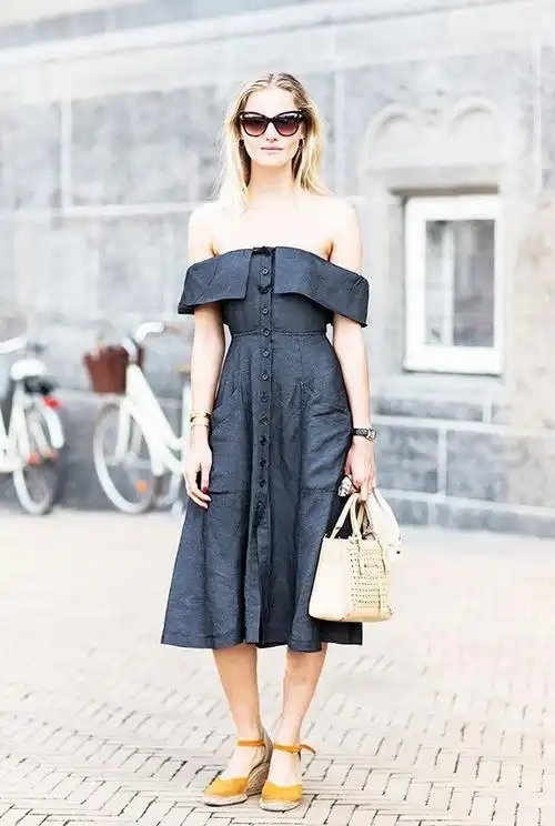 坡跟凉鞋怎么搭配衣服舒适时髦两不误