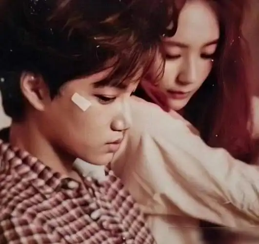 郑秀晶金钟仁恋爱历程八年前滋生感情两小无猜却被jennie打断