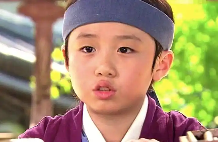 韩国童星11年后帅气蜕变