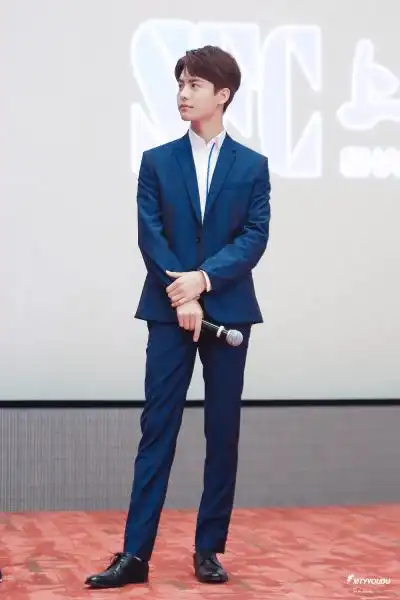 马天宇 全身照 饭拍 cr mtyyoudu 0 7 我是孙渝  发布到  男明星