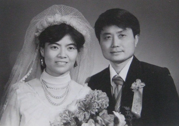 80年代罕见结婚照,图3新娘的脸好白,图5肯定是有钱人家的婚纱照
