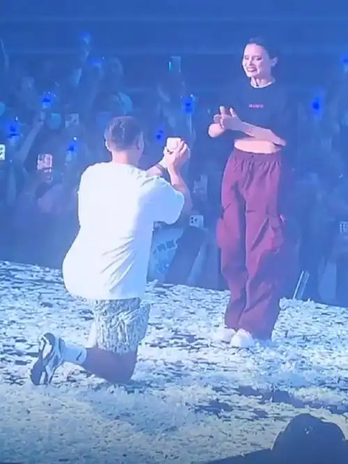 蔡徐坤演唱会伴舞求婚##蔡徐坤演唱会变求婚现场