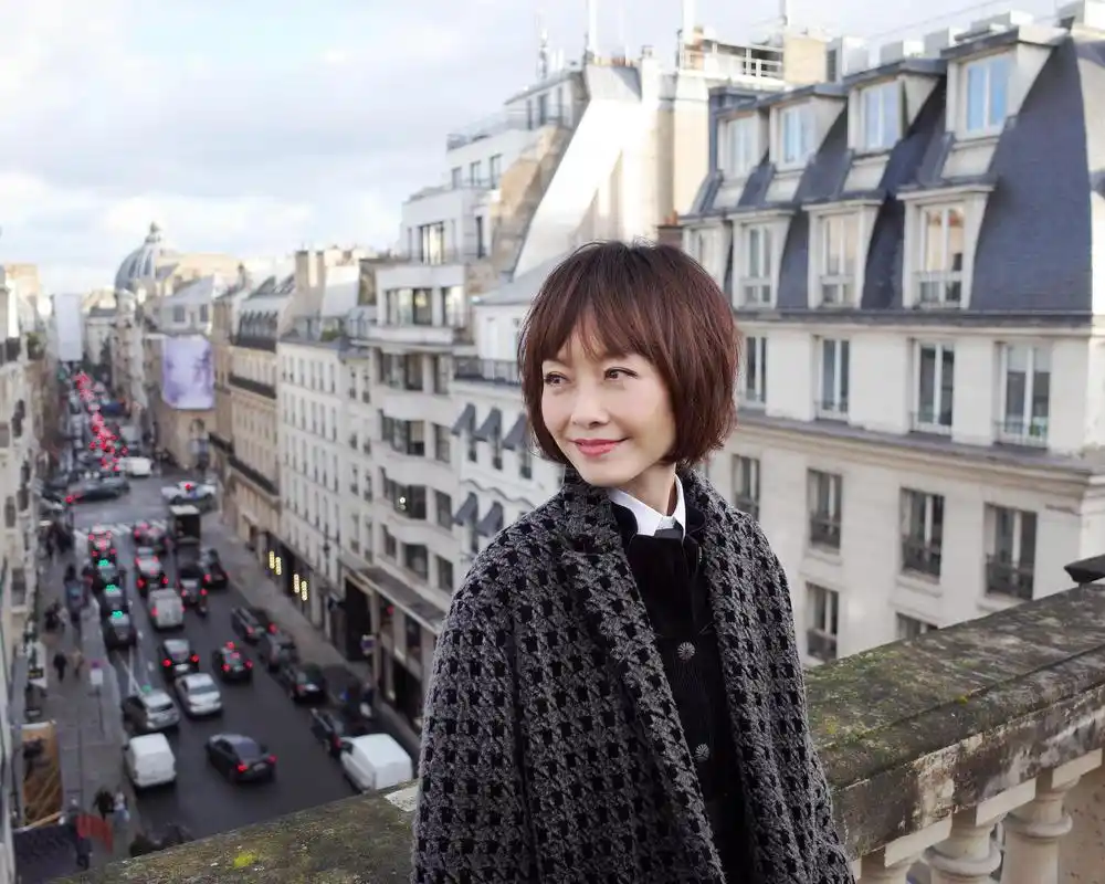 陈鲁豫暴瘦,短发英姿飒爽 主持人陈鲁豫最近暴瘦,一头短发英姿飒爽