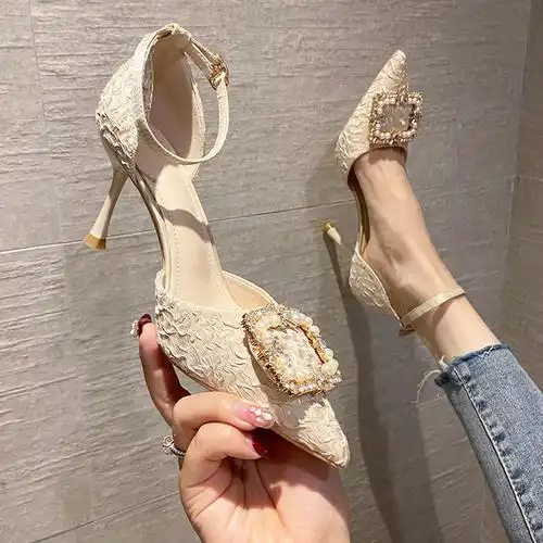 绸缎珍珠扣一字带细跟高跟鞋中空单鞋包头凉鞋尖头法式网红名媛鞋