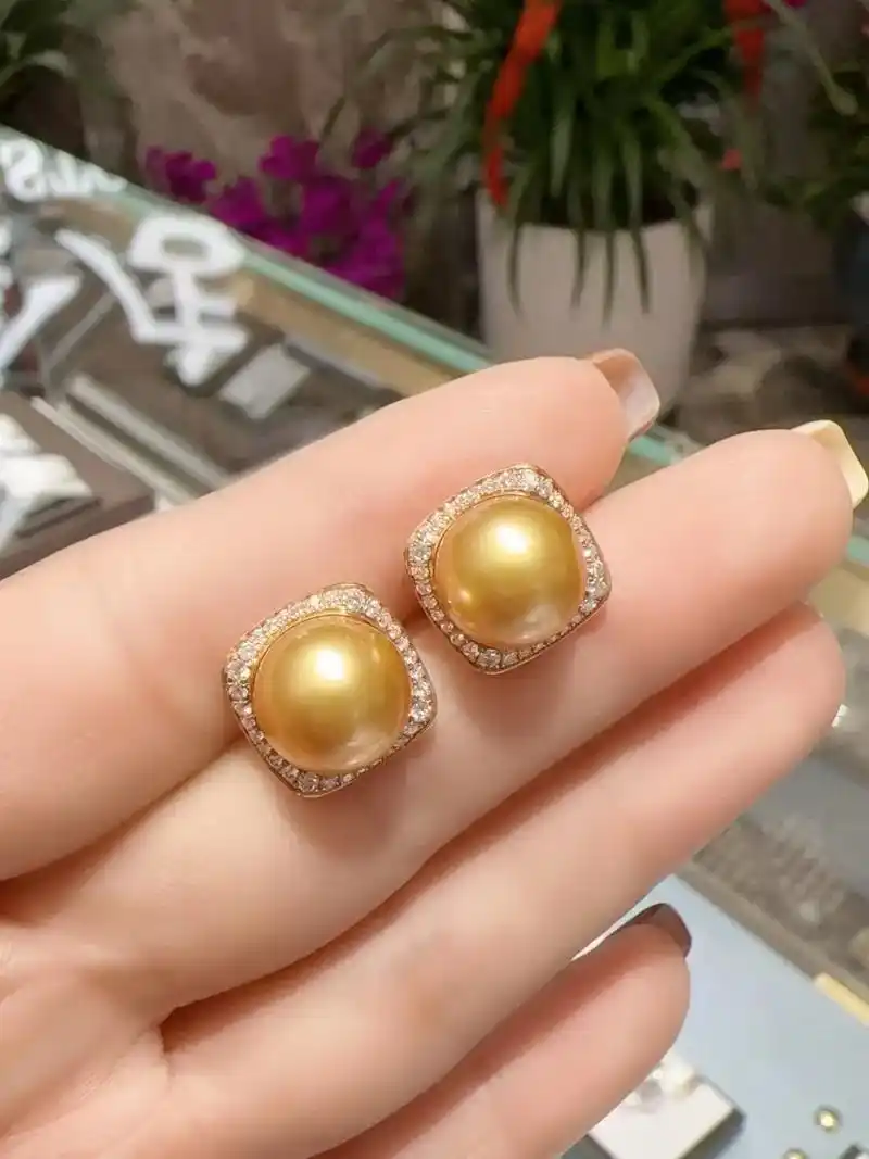 建华金店.#建华金店 珍珠系列 恰到好处的优雅高级感 戴出属 - 抖音