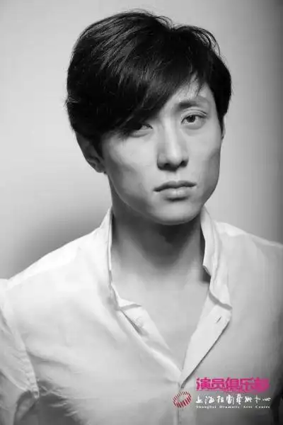 资料话剧领带与高跟鞋王玮饰tony