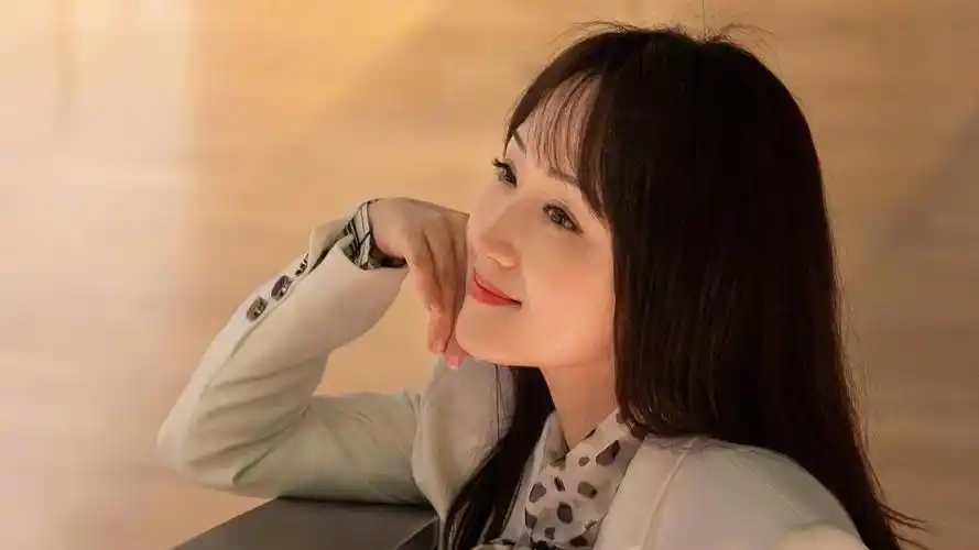 回顾杨钰莹与赖文峰分手25年他出狱后另娶佳人她51岁依旧单身