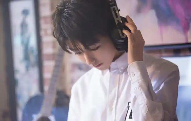 王俊凯1岁到现在的照片-图片大观-奇异网