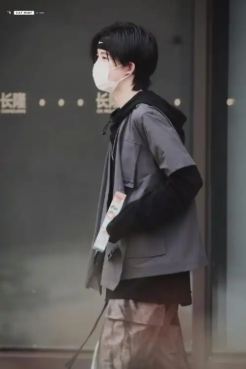 陆柯燃花臂纹身图案什么样她和林凡是一对吗俩人什么关系