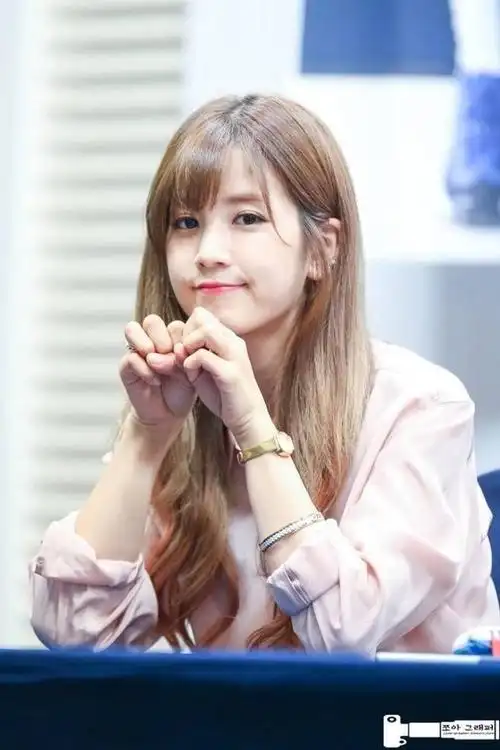 timg (9)耳饰耳钉美女耳朵素材