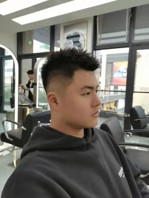 男士短发前刺