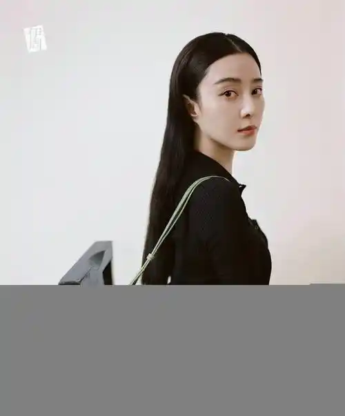 范冰冰淡雅清爽造型登封,徘徊在质感与复古之间,抛开霸气也很美_风格