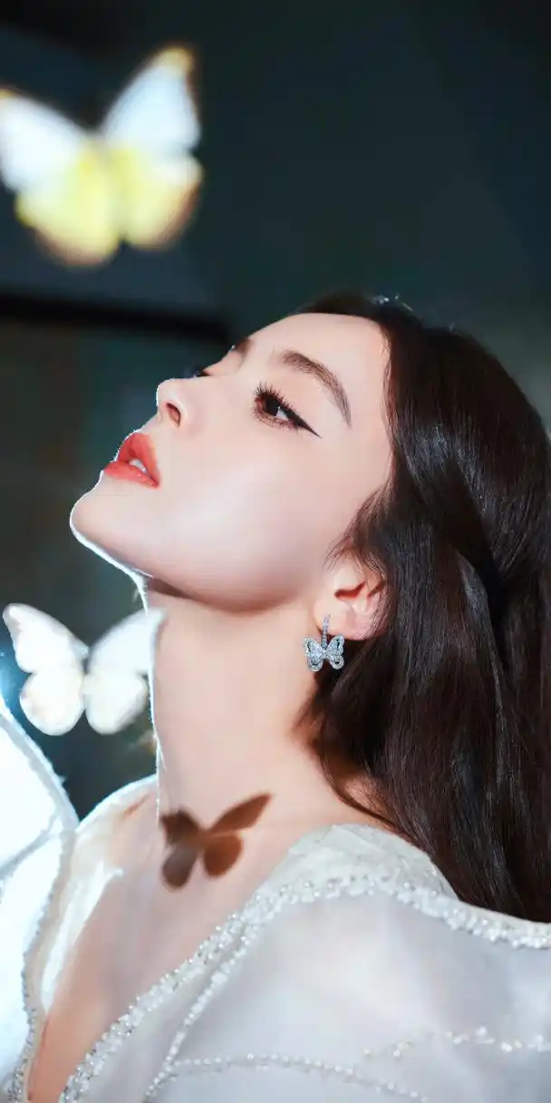 古力娜扎壁纸精选:与蝶共舞曼妙迷人 #古力娜扎