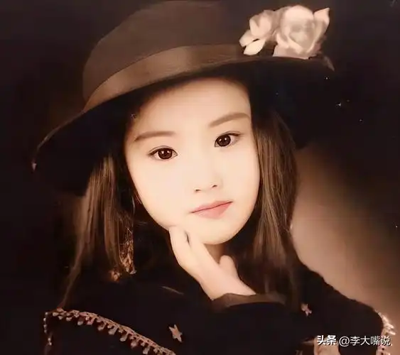 事情还得从刘亦菲小时候说起,刘亦菲从小就告诉母亲自己想当演员,尽管