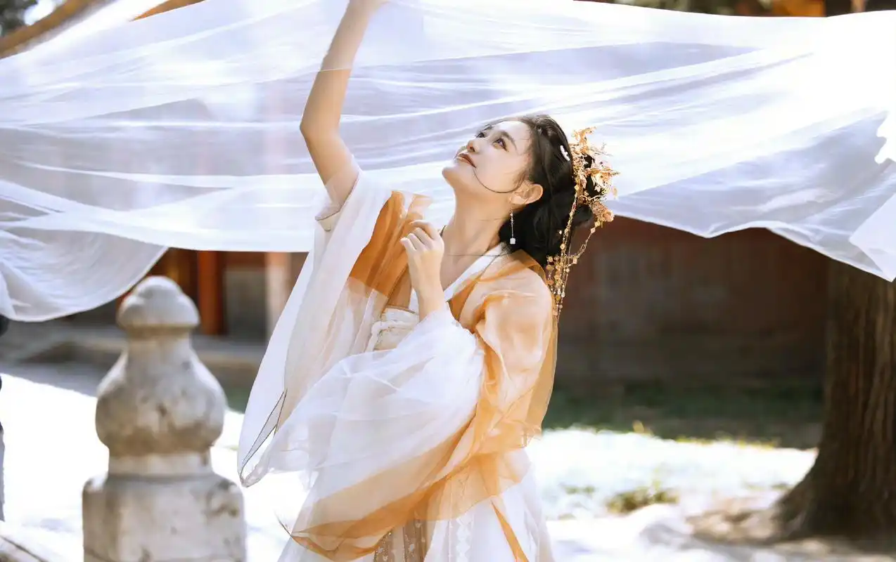 蒋依依最新古装造型,古风大片的感觉有了,冬日古风写真,大雪了