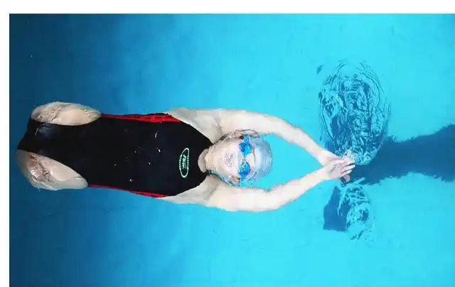 篮球女孩钱红艳4岁车祸高位截肢身残志坚游出残奥冠军