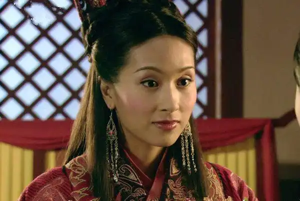 入狱前成龙为她求情,出狱后东山再起