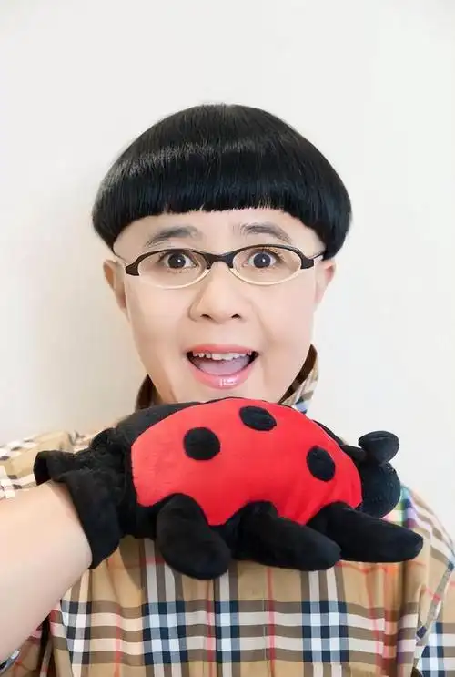 金龟子要当姥姥了看起来一脸稚气其实她已经57岁了