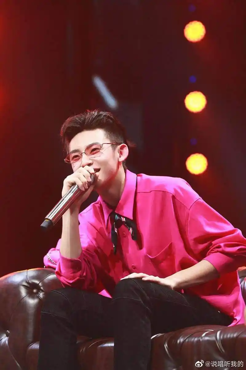 华语进行时 话题今日,《说唱听我的》官博公开一组小鬼剧照.